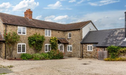 6 Bed in Montgomery