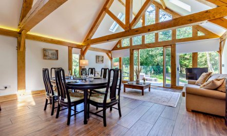 2 Bed in Woodmancote 7