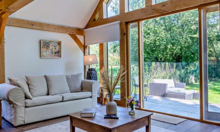 2 Bed in Woodmancote 2