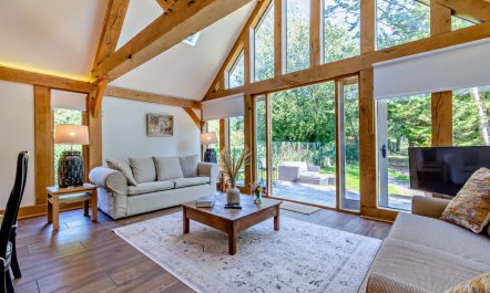 2 Bed in Woodmancote 1