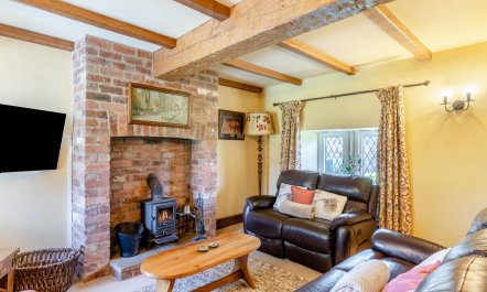 4 Bed in Peak Forest 9
