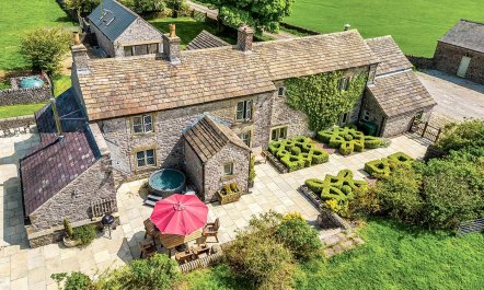 4 Bed in Peak Forest