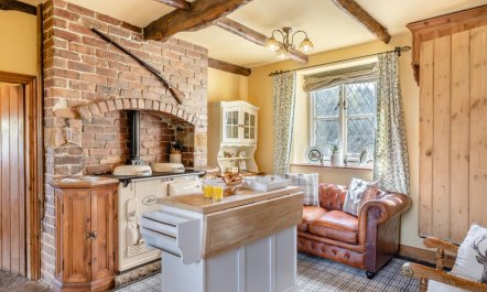 4 Bed in Peak Forest 4