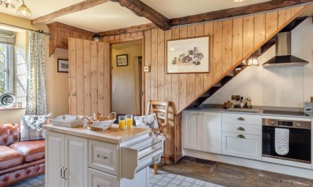 4 Bed in Peak Forest 3