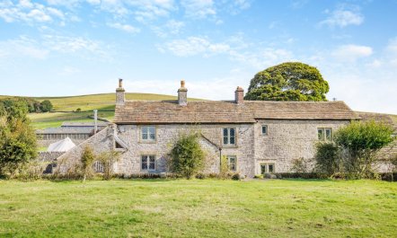 4 Bed in Peak Forest 2