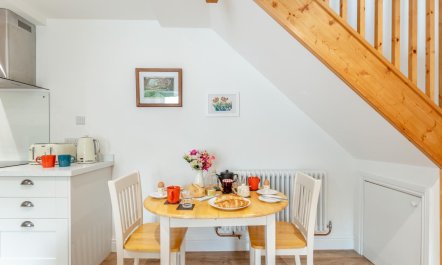 1 Bed in Oakford 4