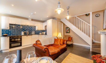 3 Bed in Aberdovey 1