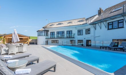 10 Bed in Angle