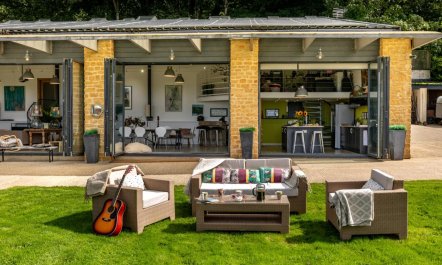 6 Bed in Chedington 2