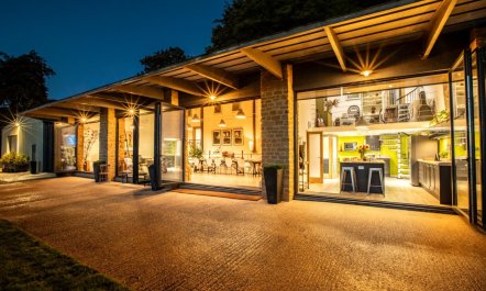 6 Bed in Chedington 1