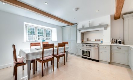 2 Bed in Gastard 5