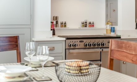 2 Bed in Gastard 8