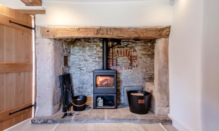 2 Bed in Gastard 2