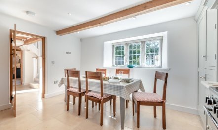2 Bed in Gastard 7
