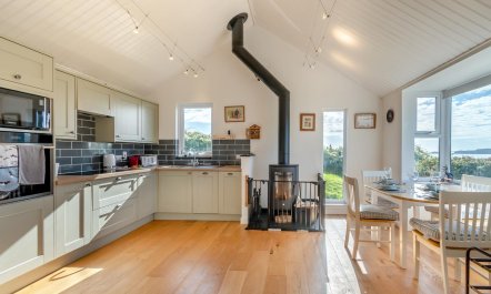 2 Bed in Wisemans Bridge 7