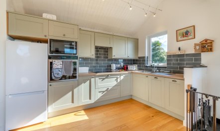 2 Bed in Wisemans Bridge 8