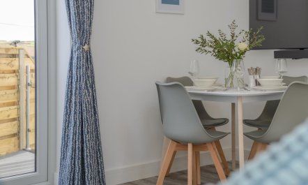 2 Bed in Porthleven 6