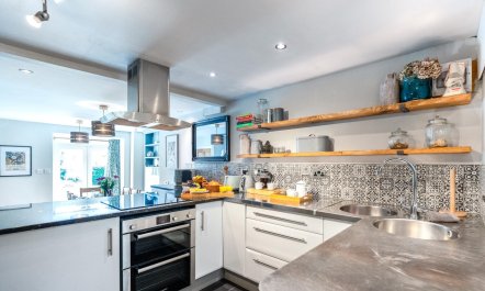 5 Bed in Llanbedr 3