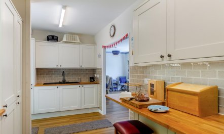 3 Bed in Dartmouth 9