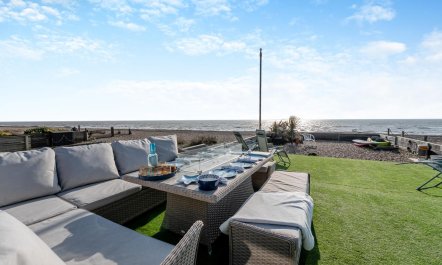 4 Bed in Pevensey Bay