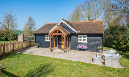 1 Bed in Little Bardfield 1