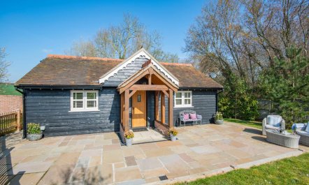 1 Bed in Little Bardfield 7
