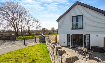 2 Bed in Brynteg 8