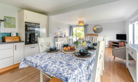 4 Bed in St. Ives 7