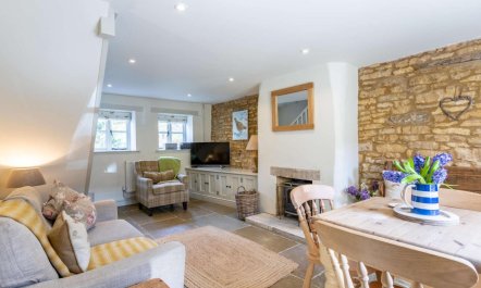 2 Bed in Cheltenham 1