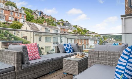 5 Bed in Dartmouth