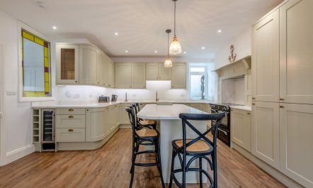 5 Bed in Dartmouth 5