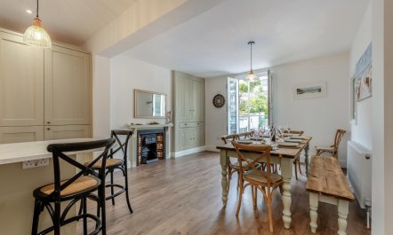 5 Bed in Dartmouth 1