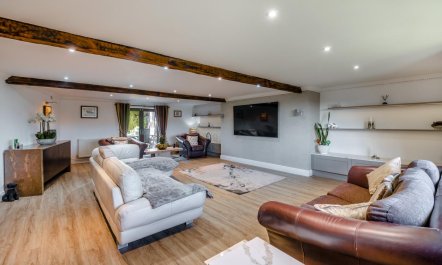 4 Bed in Whitworth 2