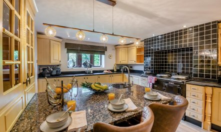 4 Bed in Whitworth 1