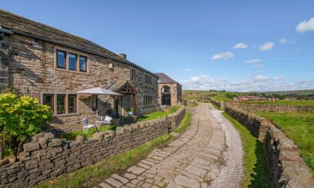 4 Bed in Whitworth