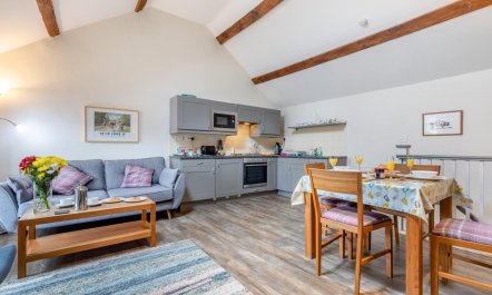 2 Bed in Alsop-en-le-Dale 1