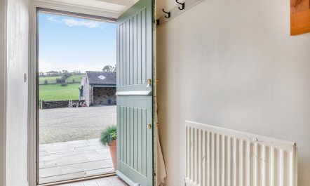 3 Bed in Alsop-en-le-Dale 2