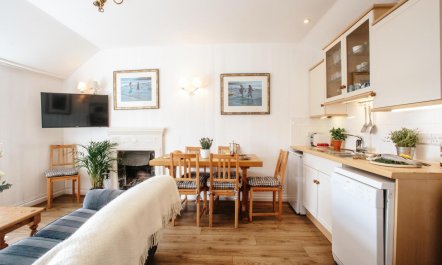 3 Bed in Rock 3