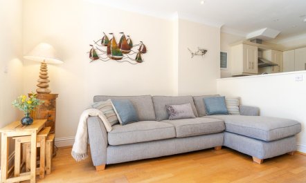 3 Bed in Rock 8