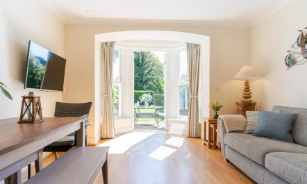 3 Bed in Rock 3