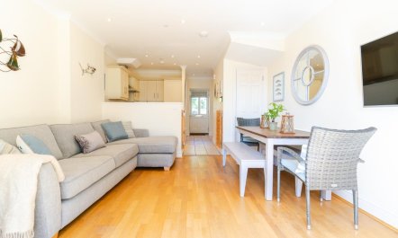 3 Bed in Rock 9