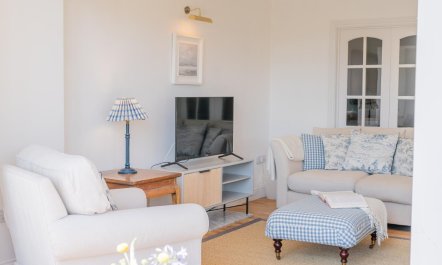 4 Bed in Rock 1