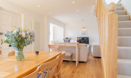 4 Bed in Rock 9