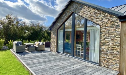 3 Bed in Rock 7
