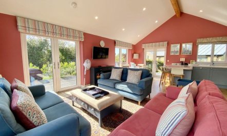 3 Bed in Rock 1