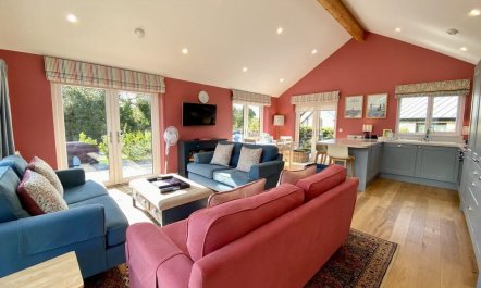 3 Bed in Rock 4