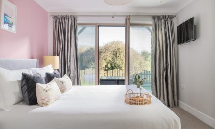 3 Bed in Rock 3