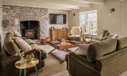 4 Bed in Rock
