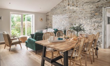 4 Bed in Rock 1