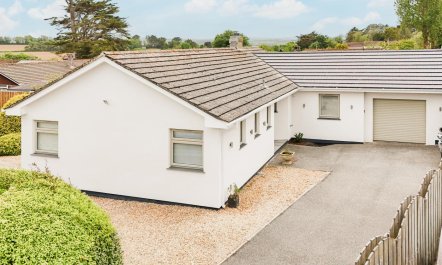 4 Bed in Rock 4